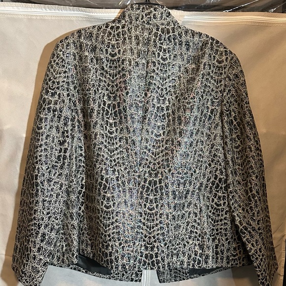 Jones New York Embossed Jacket - Picture 5 of 6